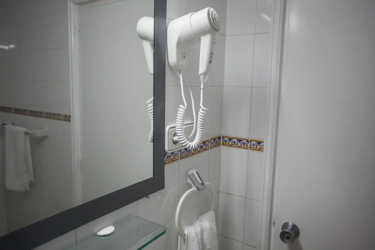 Hostal Los Pinos Es Cana 2*,